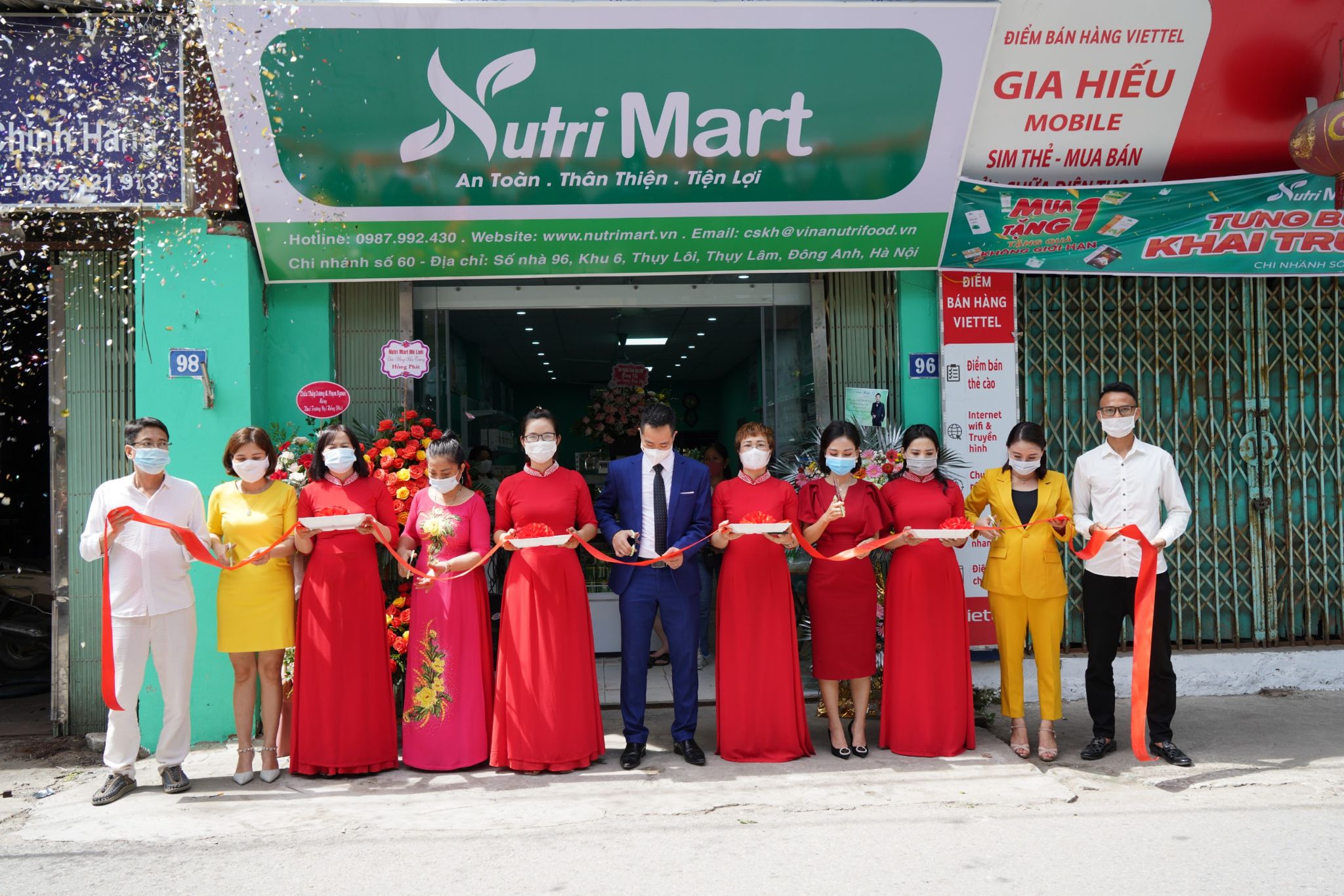 Bùng nổ khai trương Nutri Mart, khách hàng nô nức đi “săn” hàng Việt giá tốt